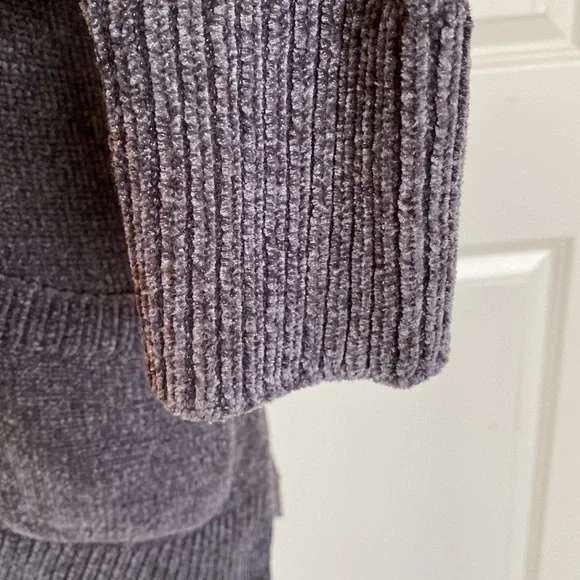 2 piece bundle- Isaac Mizrahi Cardigan Sweaters. Size XS. Grey/Teal. - Picture 8 of 11